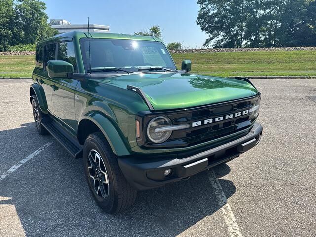 2025 Ford Bronco Outer Banks — photo 1 of 13