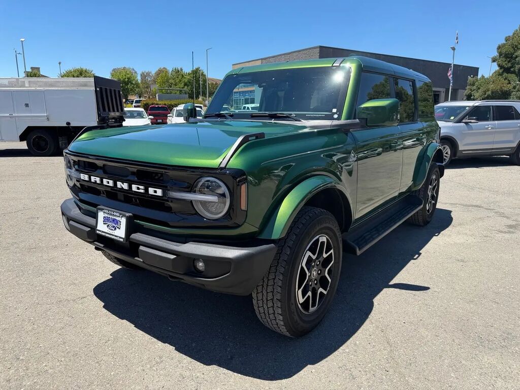 2025 Ford Bronco Outer Banks — photo 1 of 12