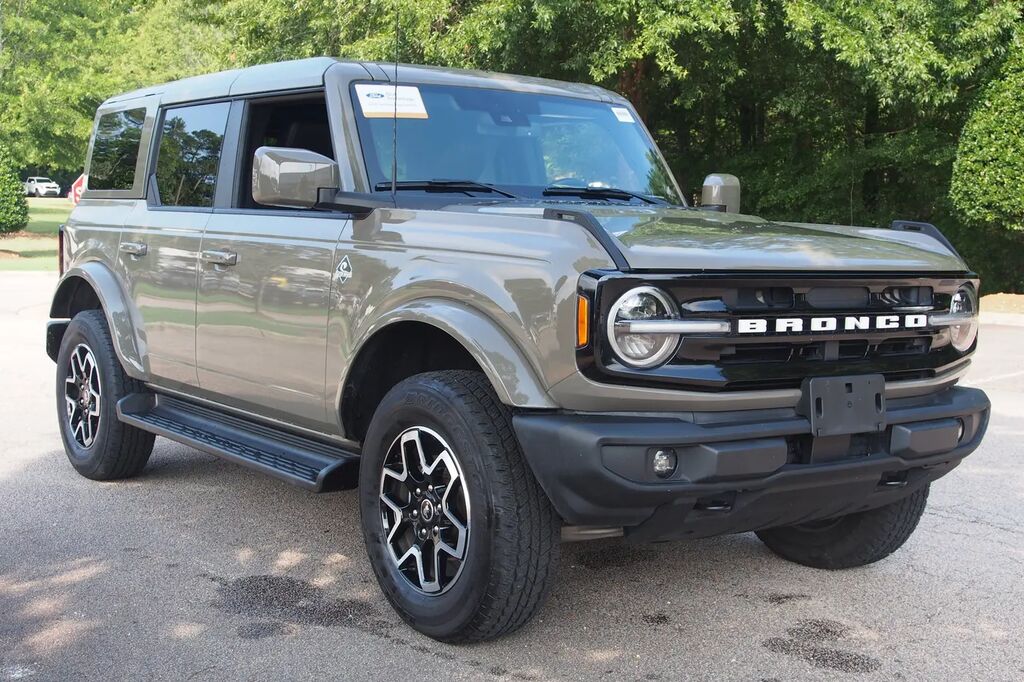 2025 Ford Bronco Outer Banks — photo 1 of 13
