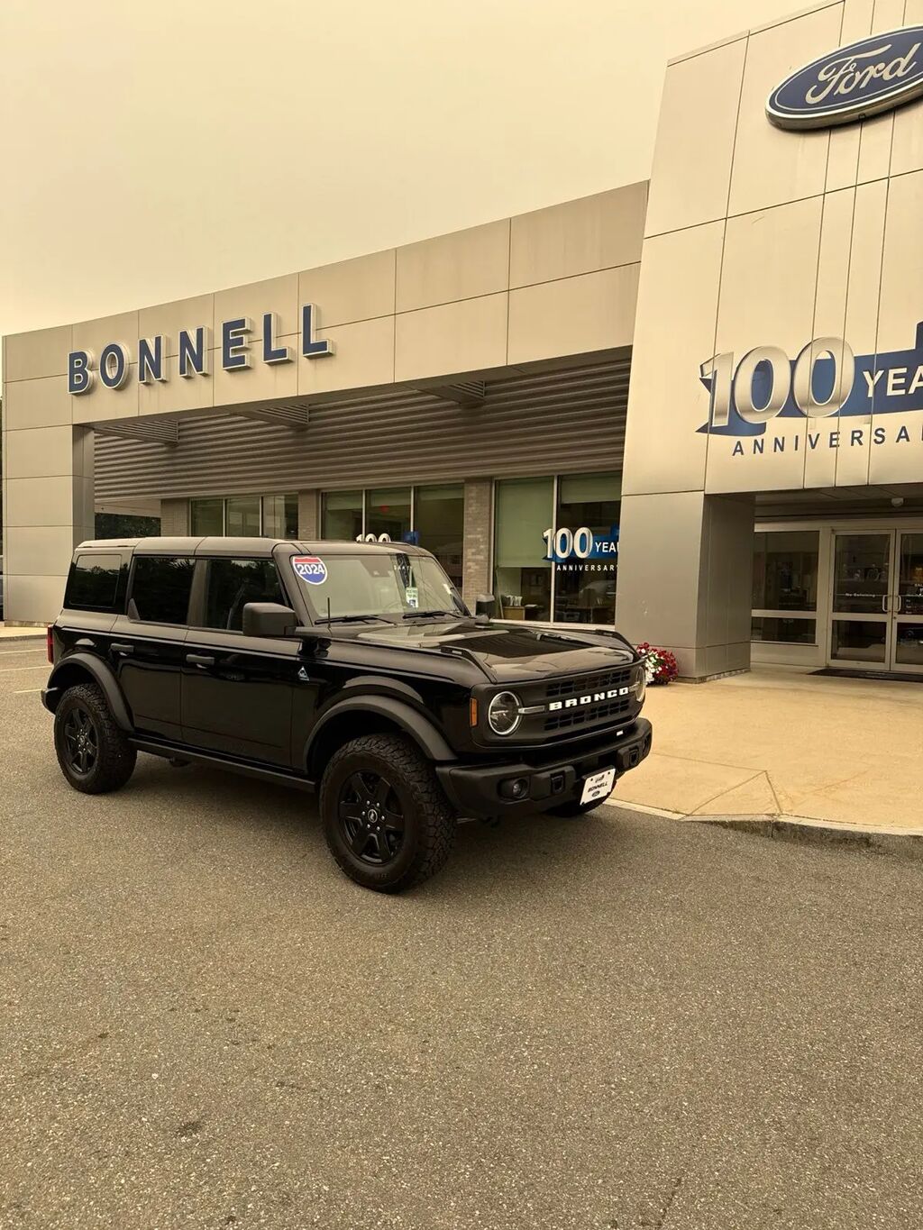 2024 Ford Bronco Black Diamond — photo 1 of 13