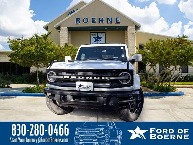 2022 Ford Bronco Outer Banks — photo 1 of 13