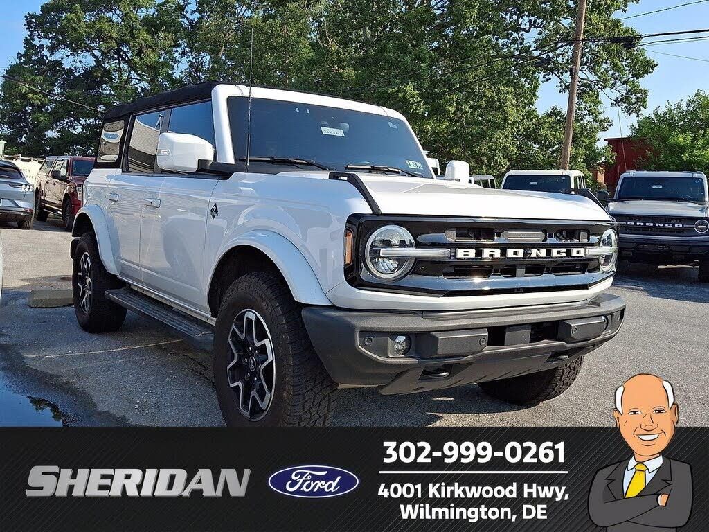 2023 Ford Bronco Outer Banks — photo 1 of 14