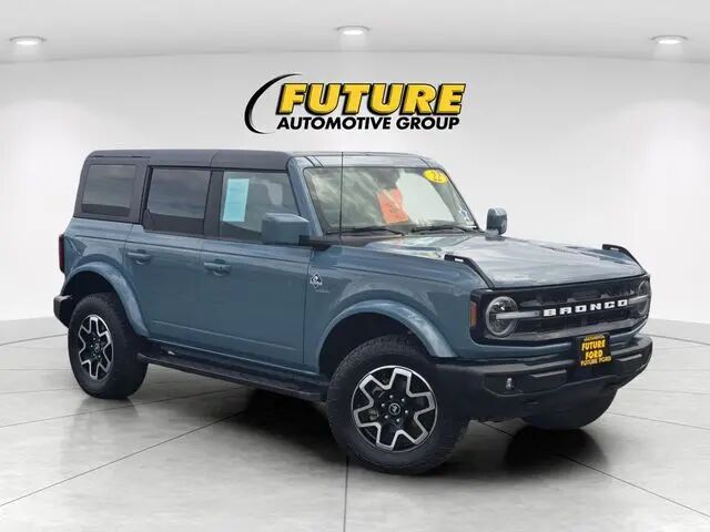 2022 Ford Bronco Outer Banks — photo 1 of 13