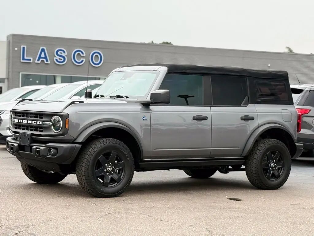 2022 Ford Bronco Black Diamond — photo 1 of 13