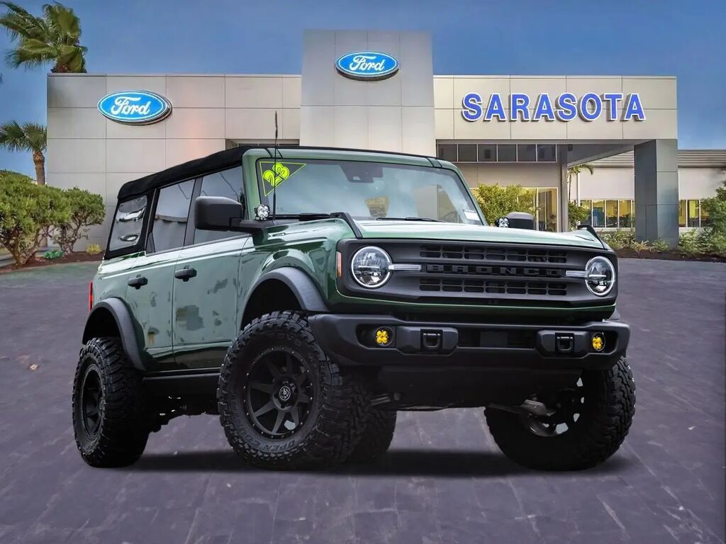 2023 Ford Bronco Black Diamond — photo 1 of 13