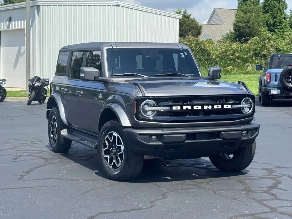 2023 Ford Bronco Outer Banks — photo 1 of 25