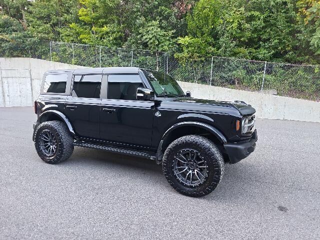 2023 Ford Bronco Outer Banks — photo 1 of 26