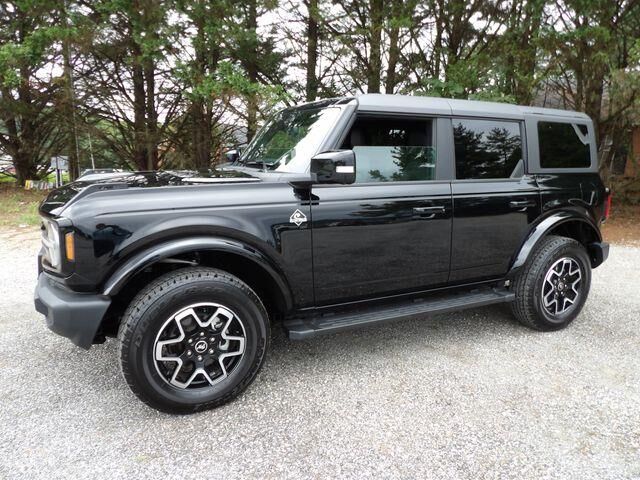 2023 Ford Bronco Outer Banks — photo 1 of 26