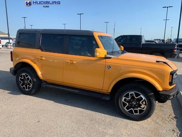 2022 Ford Bronco Outer Banks — photo 1 of 6