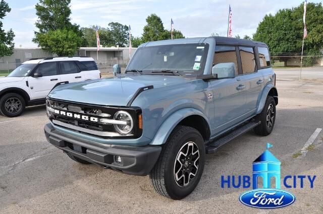 2023 Ford Bronco Outer Banks — photo 1 of 26