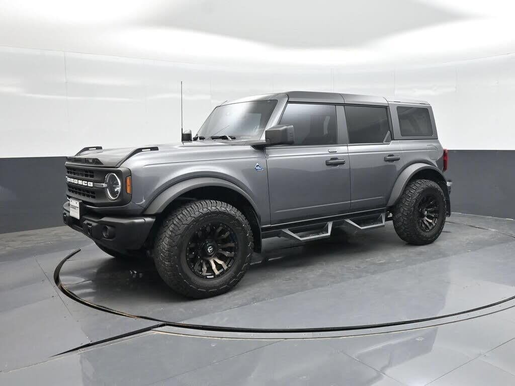2023 Ford Bronco Black Diamond — photo 1 of 1