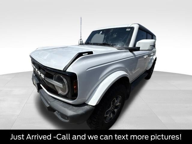 2023 Ford Bronco Outer Banks — photo 1 of 24