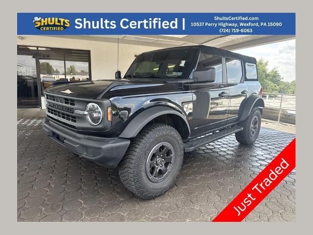 2023 Ford Bronco Base — photo 1 of 26