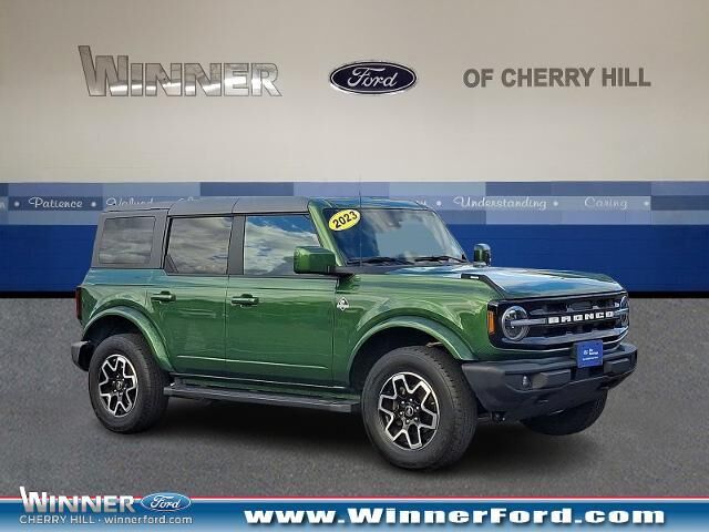 2023 Ford Bronco Outer Banks — photo 1 of 13