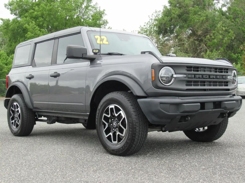 2022 Ford Bronco Base — photo 1 of 13