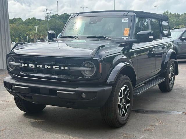 2023 Ford Bronco Outer Banks — photo 1 of 65