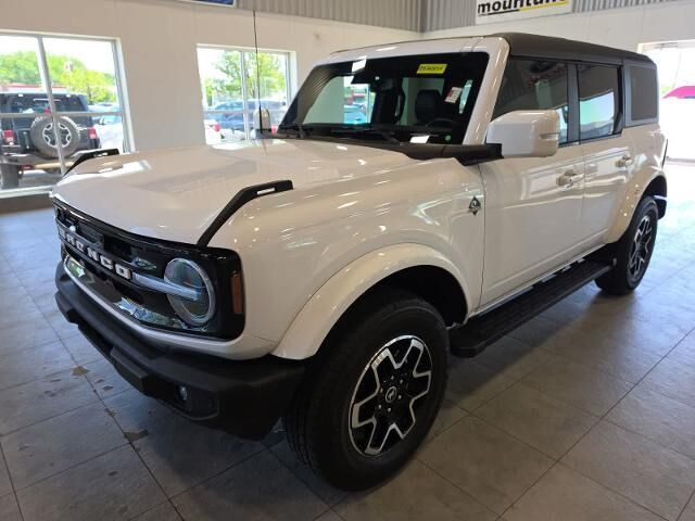 2023 Ford Bronco Outer Banks — photo 1 of 13
