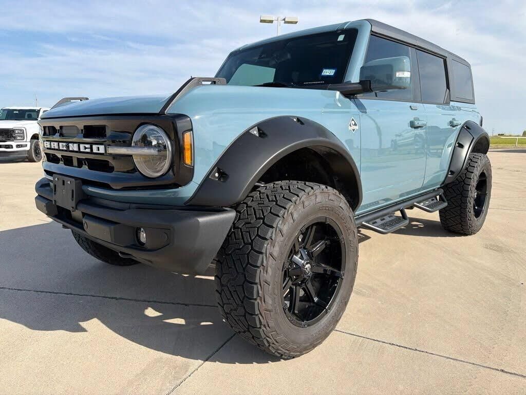 2023 Ford Bronco Outer Banks — photo 1 of 1