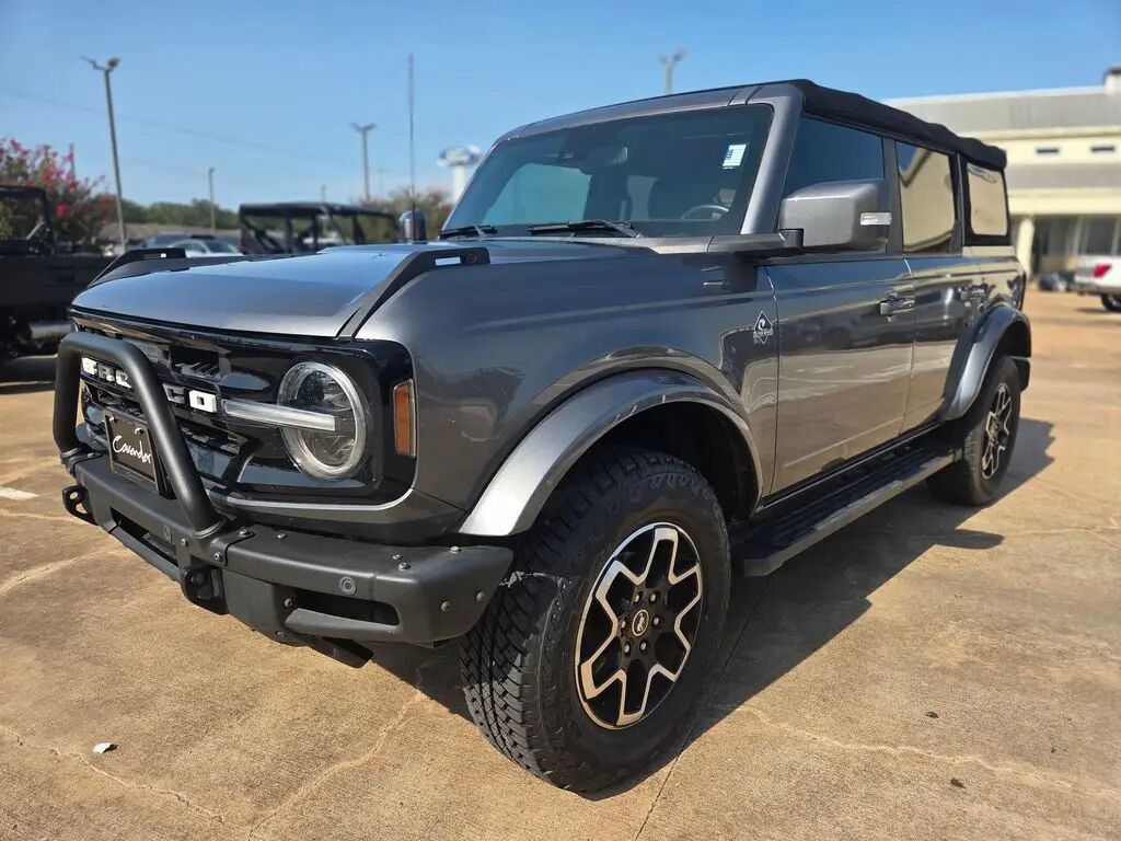 2022 Ford Bronco Base — photo 1 of 23