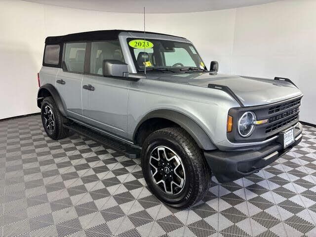 2023 Ford Bronco Base — photo 1 of 4