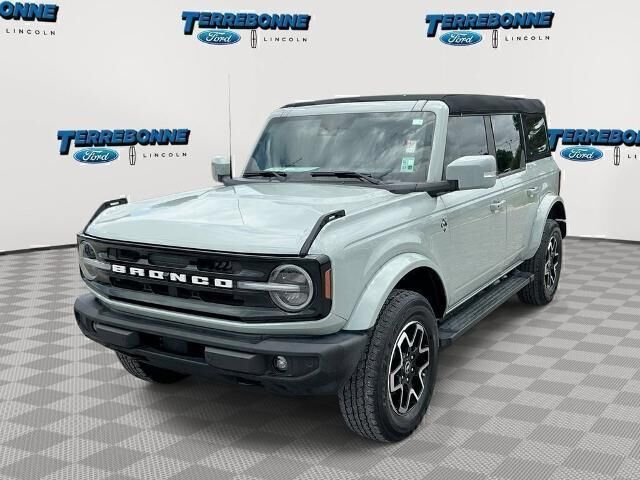 2023 Ford Bronco Outer Banks — photo 1 of 13
