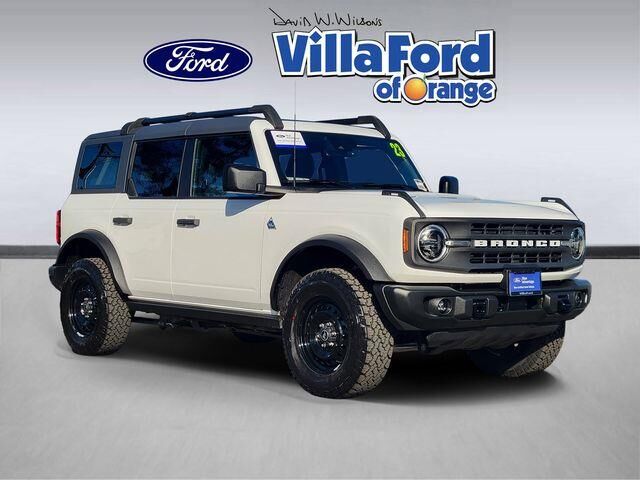2023 Ford Bronco Black Diamond — photo 1 of 26