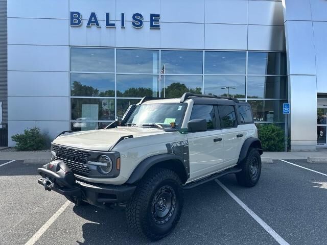 2022 Ford Bronco Base Advanced — photo 1 of 8
