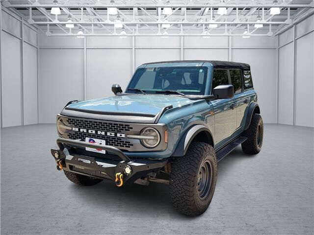 2023 Ford Bronco Badlands 4x4 — photo 1 of 13