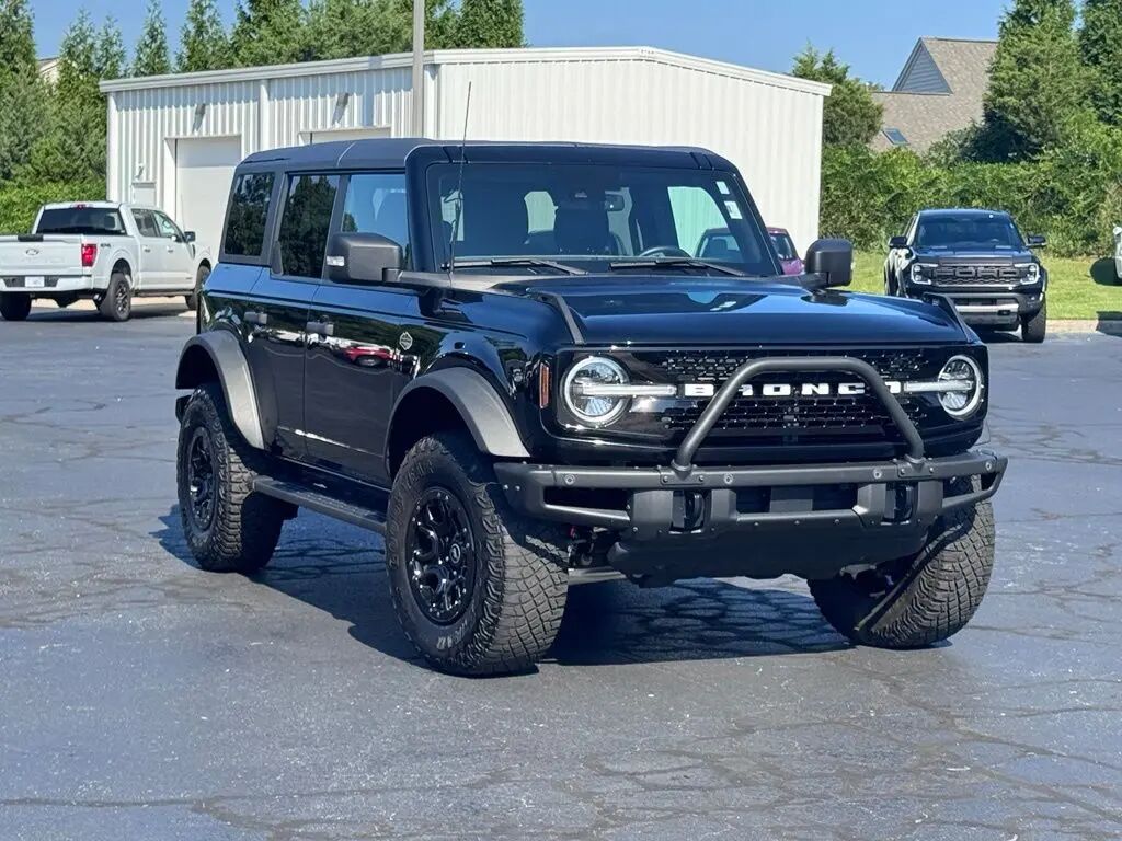 2023 Ford Bronco Base Advanced — photo 1 of 32