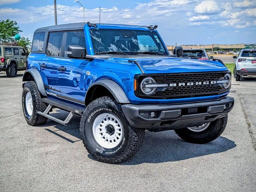 2022 Ford Bronco Base Advanced — photo 1 of 46
