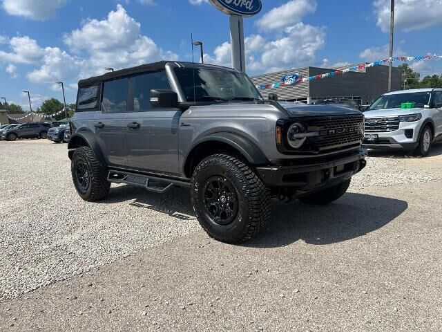 2022 Ford Bronco Base Advanced — photo 1 of 26