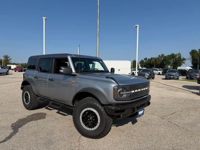 2023 Ford Bronco Big Bend Advanced — photo 1 of 26