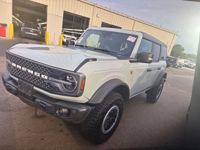 2023 Ford Bronco Base Advanced — photo 1 of 39
