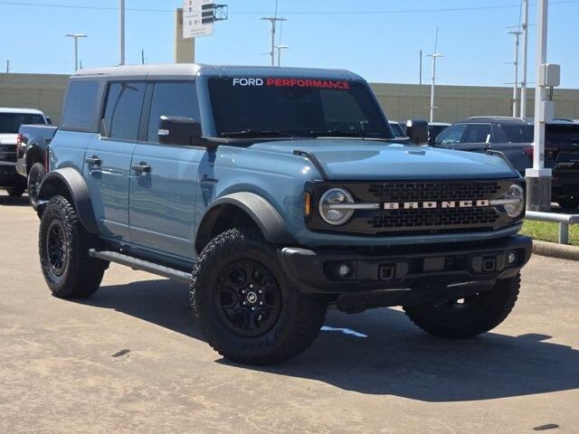 2023 Ford Bronco Base Advanced — photo 1 of 13