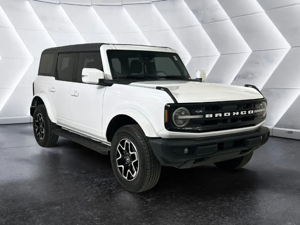 2023 Ford Bronco Base Advanced — photo 1 of 13