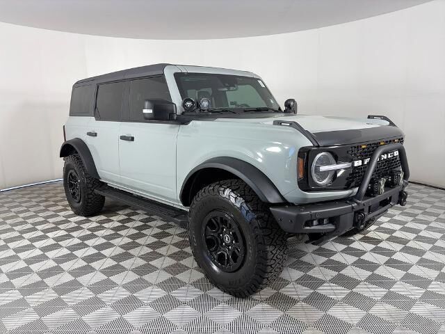 2023 Ford Bronco Base Advanced — photo 1 of 13