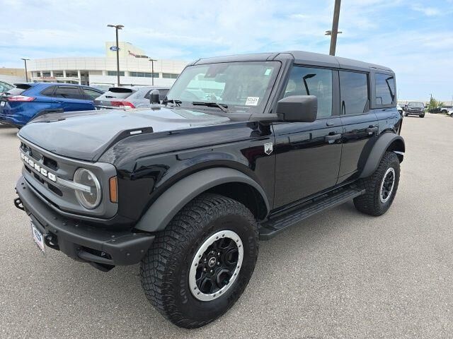 2023 Ford Bronco Badlands Advanced — photo 1 of 13