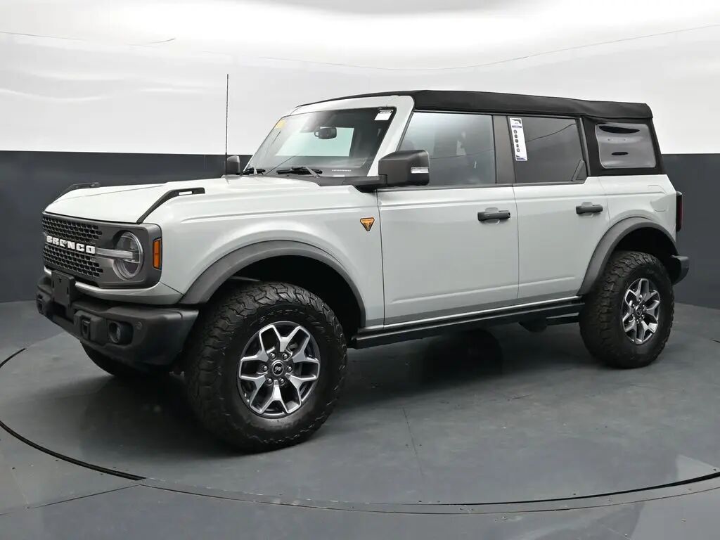 2022 Ford Bronco Base Advanced — photo 1 of 11