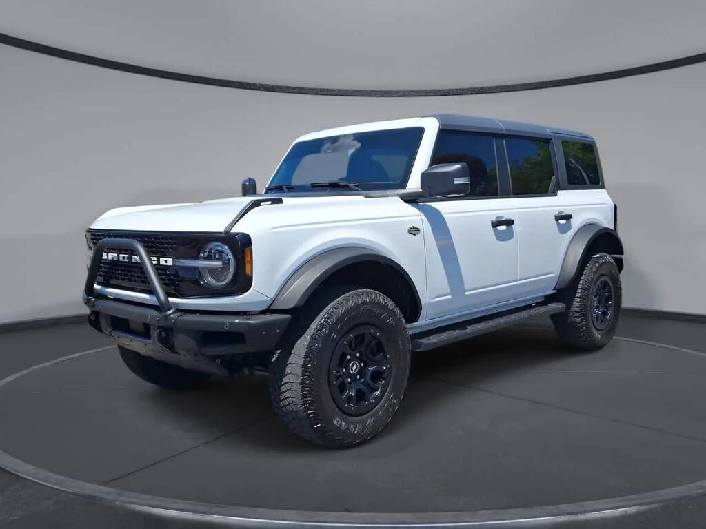2023 Ford Bronco Base Advanced — photo 1 of 17