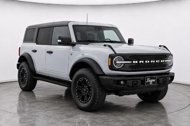 2021 Ford Bronco First Edition Advanced — photo 1 of 26