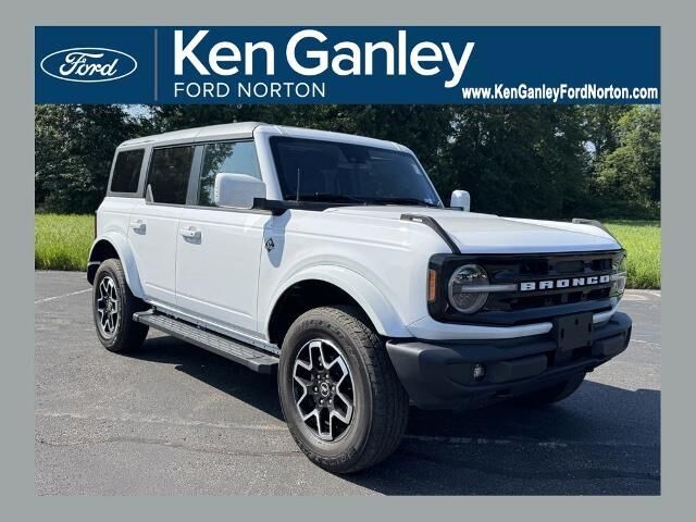 2024 Ford Bronco Outer Banks — photo 1 of 17
