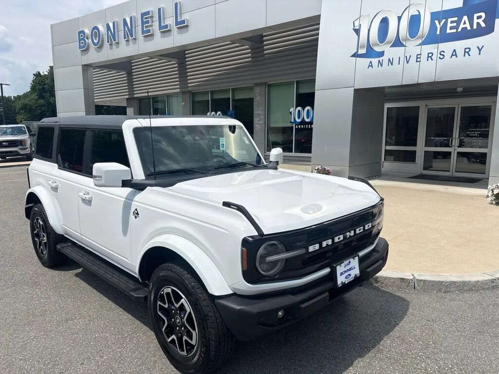 2024 Ford Bronco Outer Banks — photo 1 of 14