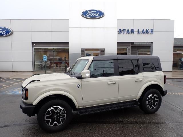 2025 Ford Bronco Outer Banks — photo 1 of 13