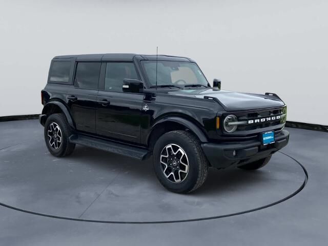 2025 Ford Bronco Outer Banks — photo 1 of 13