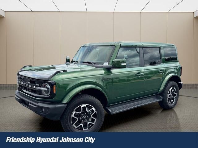 2025 Ford Bronco Outer Banks — photo 1 of 40