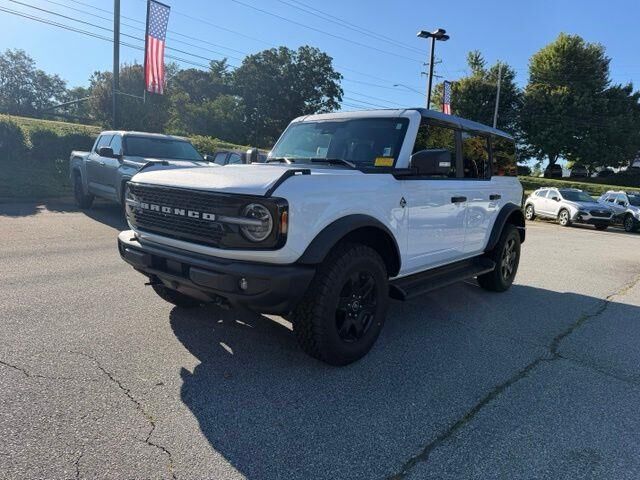 2025 Ford Bronco Outer Banks — photo 1 of 26