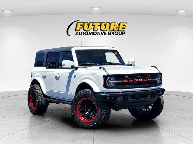 2024 Ford Bronco Outer Banks — photo 1 of 8