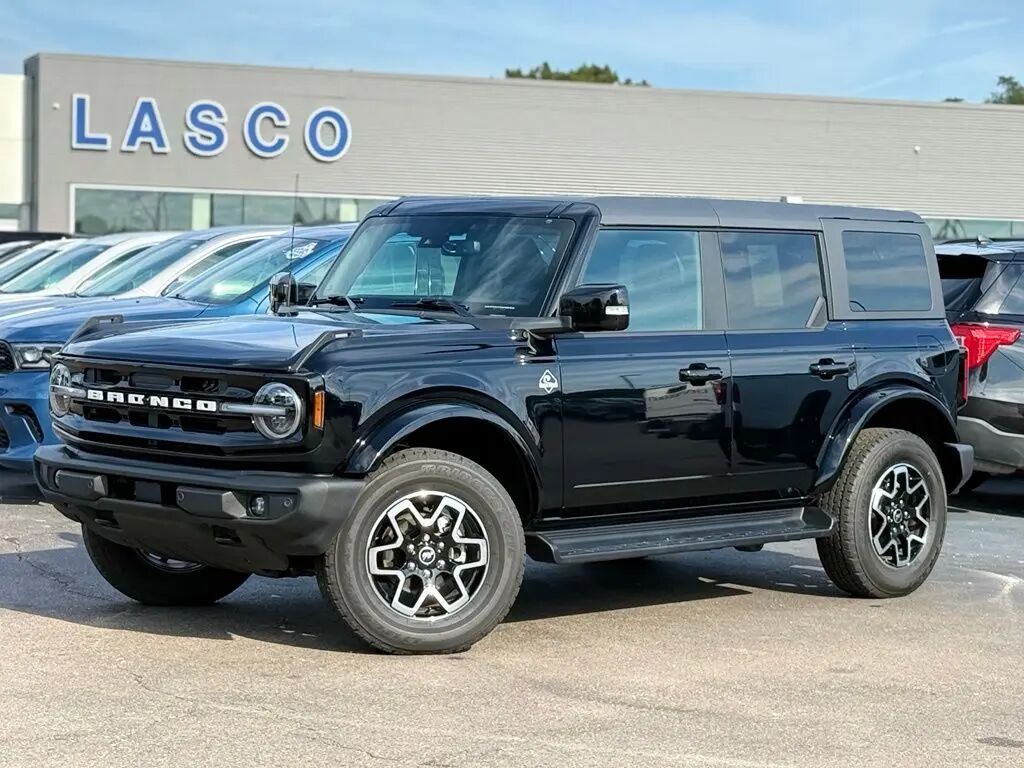 2025 Ford Bronco Outer Banks — photo 1 of 13