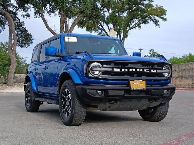 2024 Ford Bronco Outer Banks — photo 1 of 13
