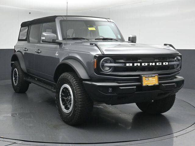 2024 Ford Bronco Outer Banks — photo 1 of 39